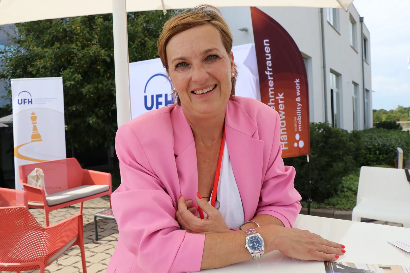 Anke Freund, Geschäftsführerin der Tischlerei Dein Freund: Sie stellte einen KI-basierten Chatbot vor, der Kunden durch den Entwurfsprozess individueller Möbel führt.
